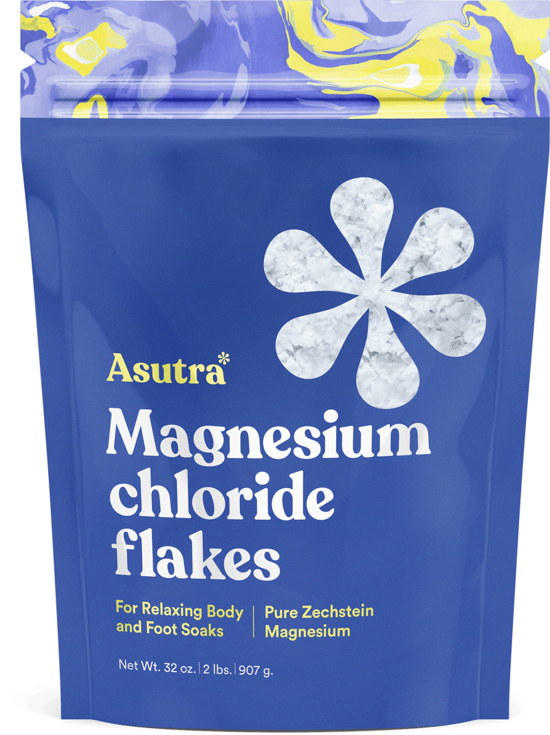 Magnesium chloride bath flakes in a blue bag, designed for relaxing body and foot soaks with pure Zechstein magnesium.